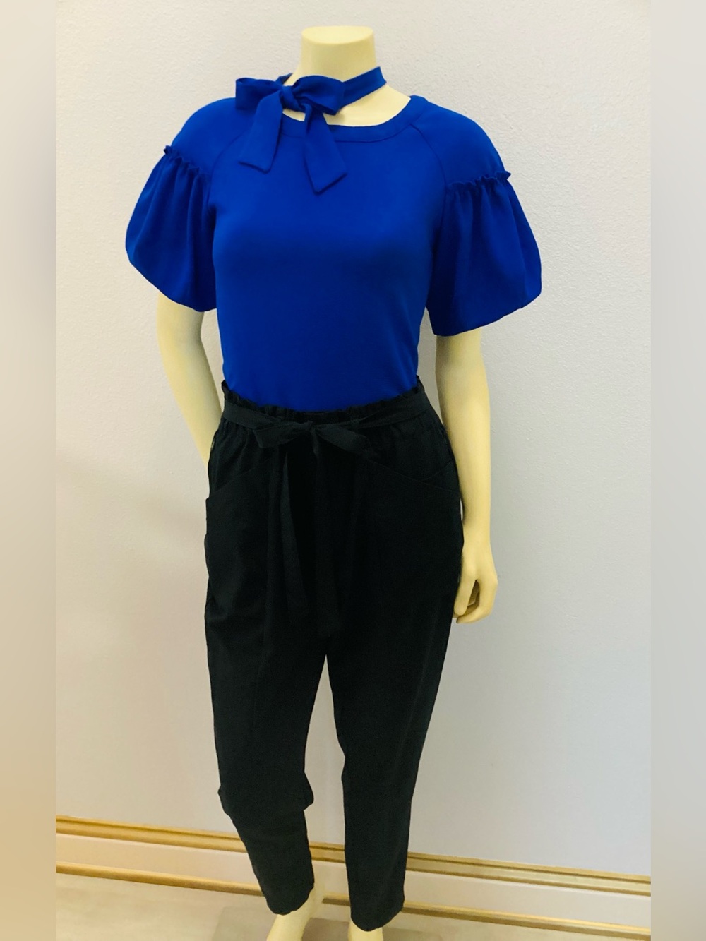 High-Waist Tapered Pants - Black